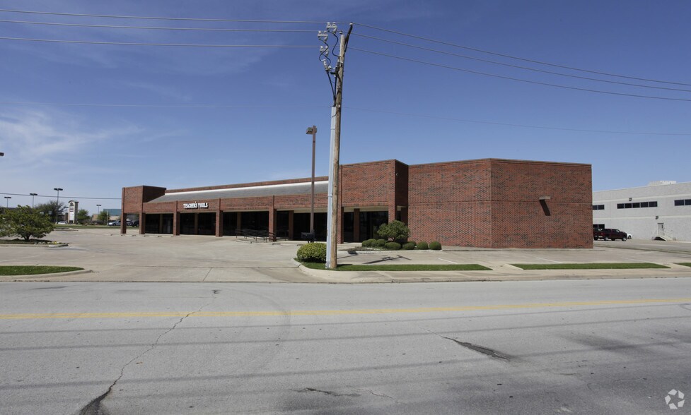 9980 Grapevine Hwy, Hurst, TX à louer - Photo principale - Image 1 de 5