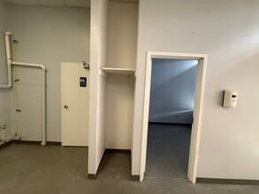 6830 Race Track Rd, Bowie, MD for lease Interior Photo- Image 2 of 3