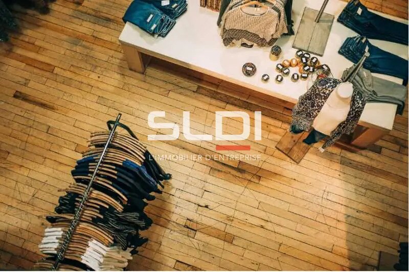 Retail in Lyon for lease Interior Photo- Image 1 of 3