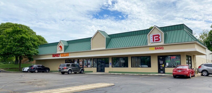 609-611 Dundee Ave, Elgin, IL à louer - Photo du bâtiment - Image 2 de 5