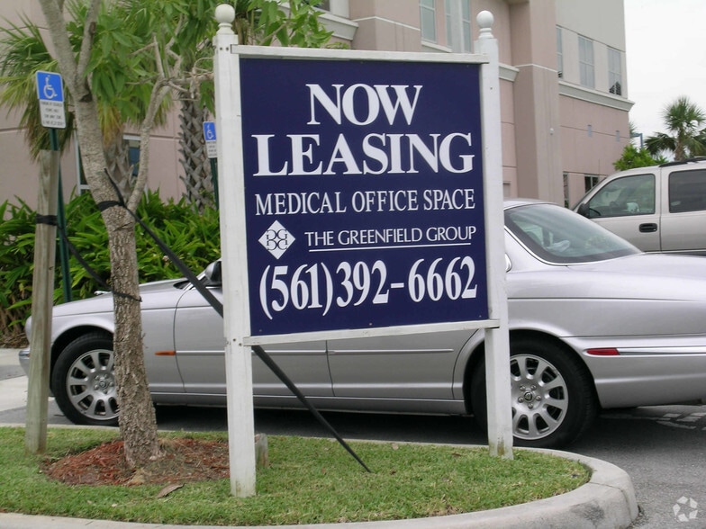 5401 S Congress Ave, Atlantis, FL for lease - Building Photo - Image 3 of 11