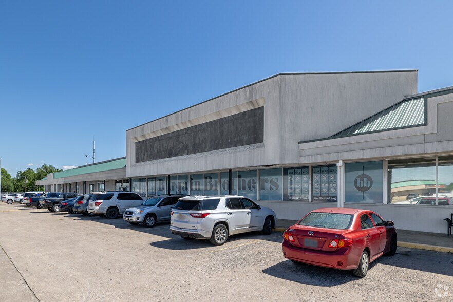 3340 N College Ave, Fayetteville, AR à louer - Photo du bâtiment - Image 1 de 3