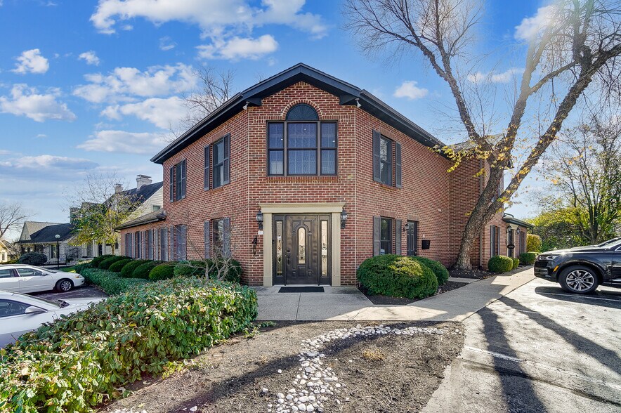 830 E Franklin St, Centerville, OH à vendre - Photo du bâtiment - Image 2 de 41