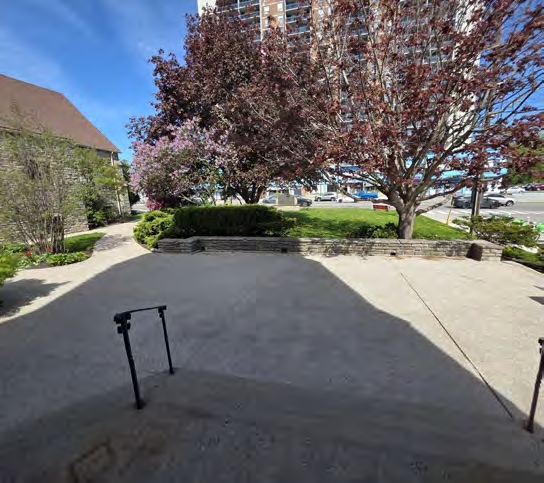 151 Lakeshore Rd W, Mississauga, ON for sale - Building Photo - Image 3 of 27