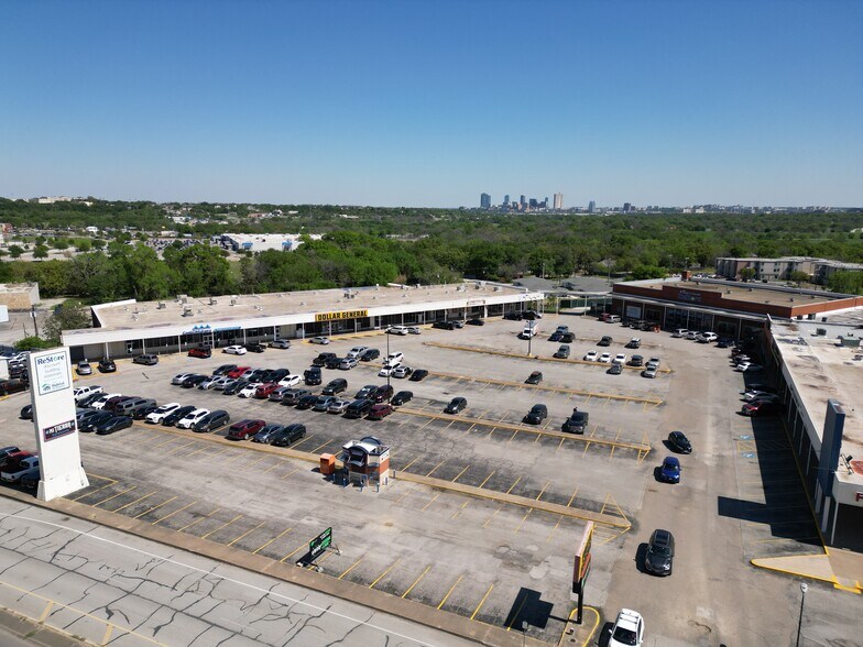 4401-4451 River Oaks Blvd, Fort Worth, TX à louer - Photo du bâtiment - Image 1 de 4
