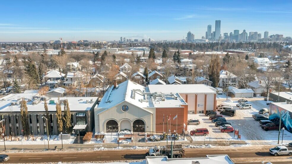 10831 124th St NW, Edmonton, AB à vendre - Photo du bâtiment - Image 1 de 1