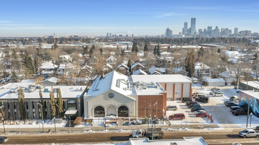 10831 124th St NW, Edmonton, AB à vendre Photo du b timent- Image 1 de 18