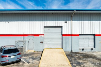 2604 Tampa East Blvd, Tampa, FL for lease Building Photo- Image 1 of 13