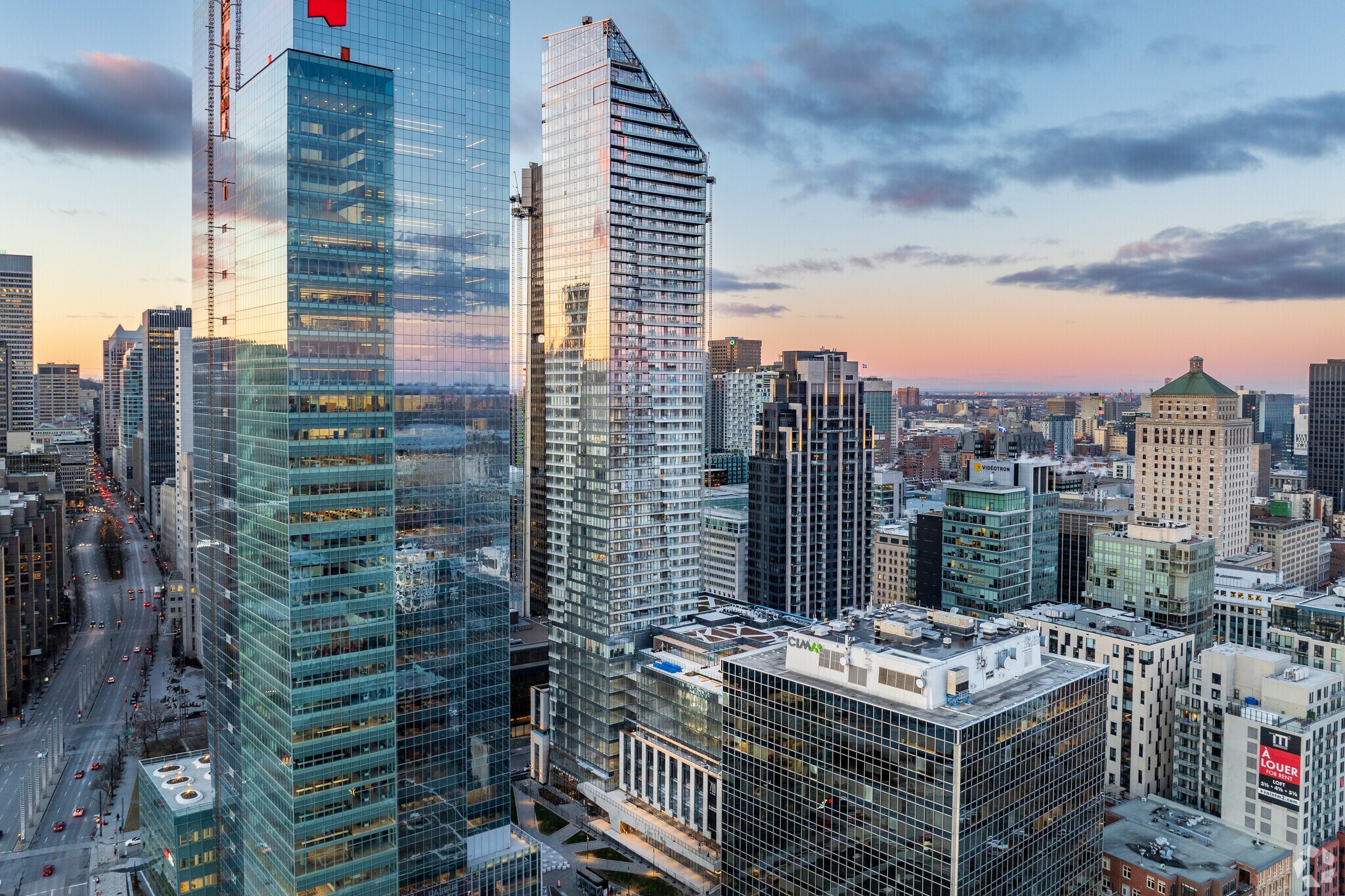 700 Rue Saint-Jacques, Montréal, QC à vendre Photo du bâtiment- Image 1 de 1