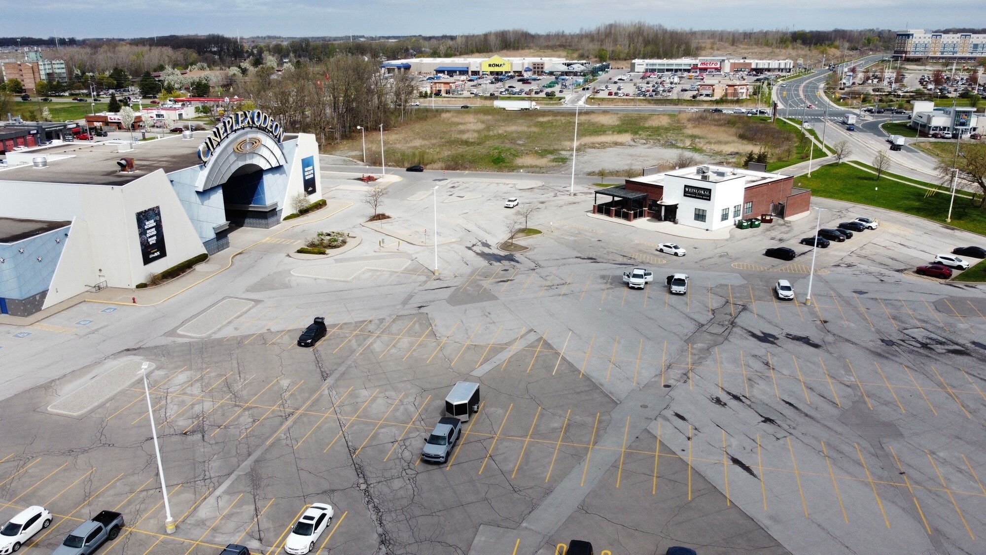 7555 Montrose Rd, Niagara Falls, ON à louer Photo intérieure- Image 1 de 3