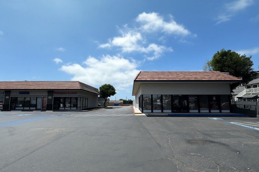 15901 Goldenwest St, Huntington Beach, CA à louer - Photo du bâtiment - Image 2 de 2