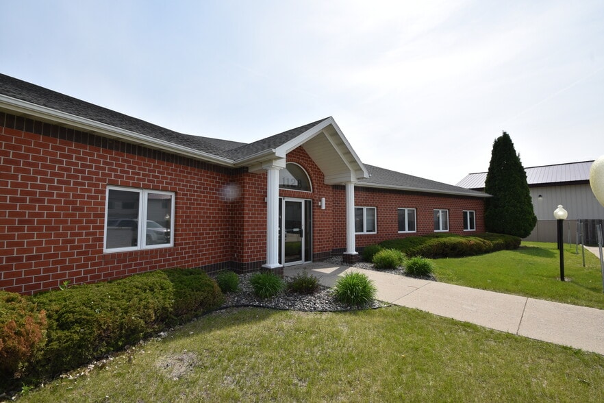 1128 Westrac Dr S, Fargo, ND for lease - Building Photo - Image 2 of 3