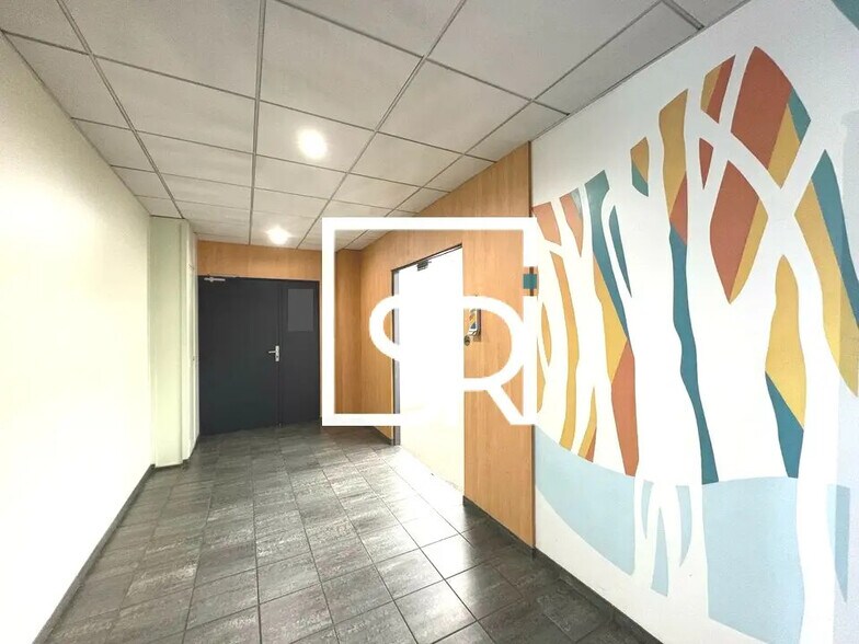 Office in Clermont-Ferrand for lease - Lobby - Image 1 of 20