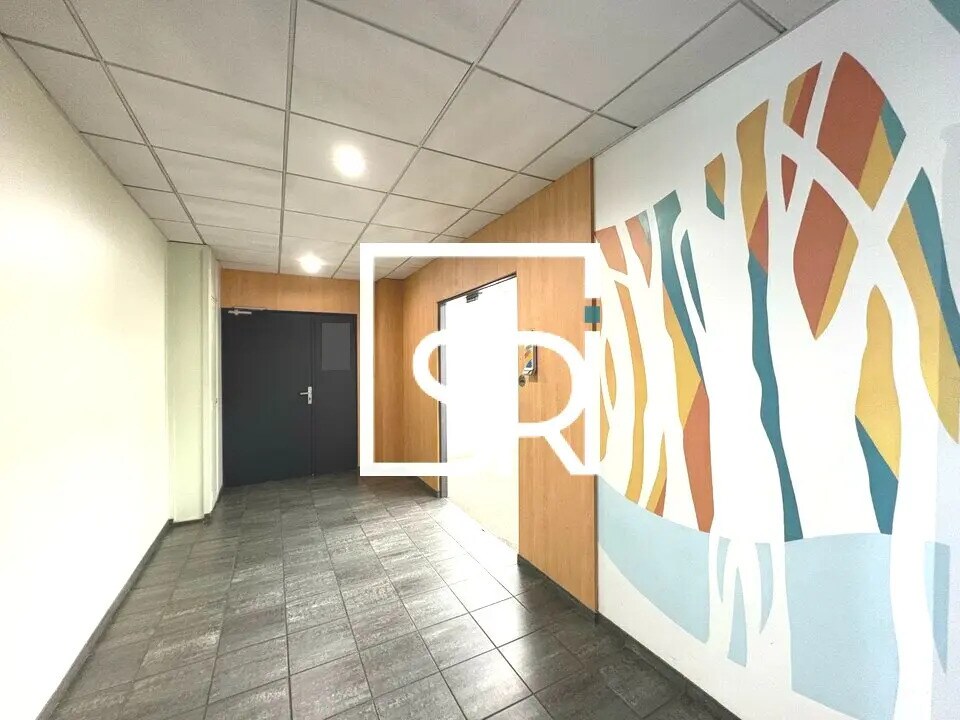 Office in Clermont-Ferrand for lease Lobby- Image 1 of 21