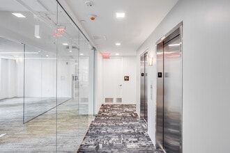 1674 Broadway, New York, NY à louer Photo intérieure- Image 2 de 11