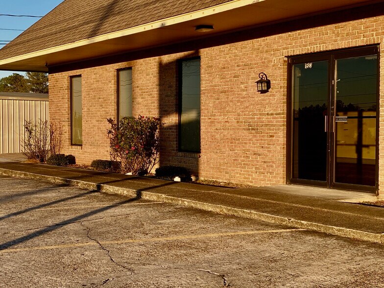1523-1529 Cliff Gookin Blvd, Tupelo, MS à louer - Photo du bâtiment - Image 1 de 17