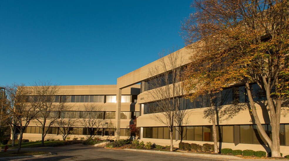 800 E 101st Ter, Kansas City, MO à louer - Photo du bâtiment - Image 2 de 7
