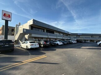 Plus de détails pour 1665 W 68th St, Hialeah, FL - Commerce de détail à louer