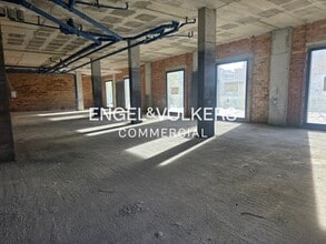 Retail in Barcelona, Barcelona for lease Interior Photo- Image 2 of 6