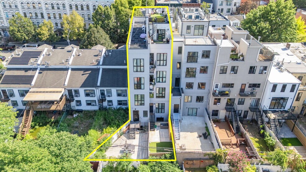 305 Sumpter St, Brooklyn, NY à vendre - Photo du bâtiment - Image 3 de 53