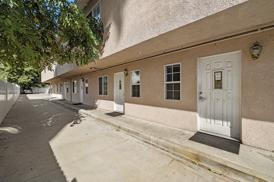 14203 Sylvan St, Van Nuys, CA for lease - Building Photo - Image 2 of 16