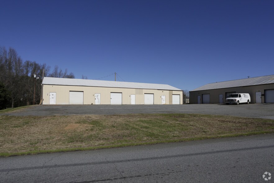 992 W Park Dr, Anderson, SC à louer - Photo du bâtiment - Image 2 de 3