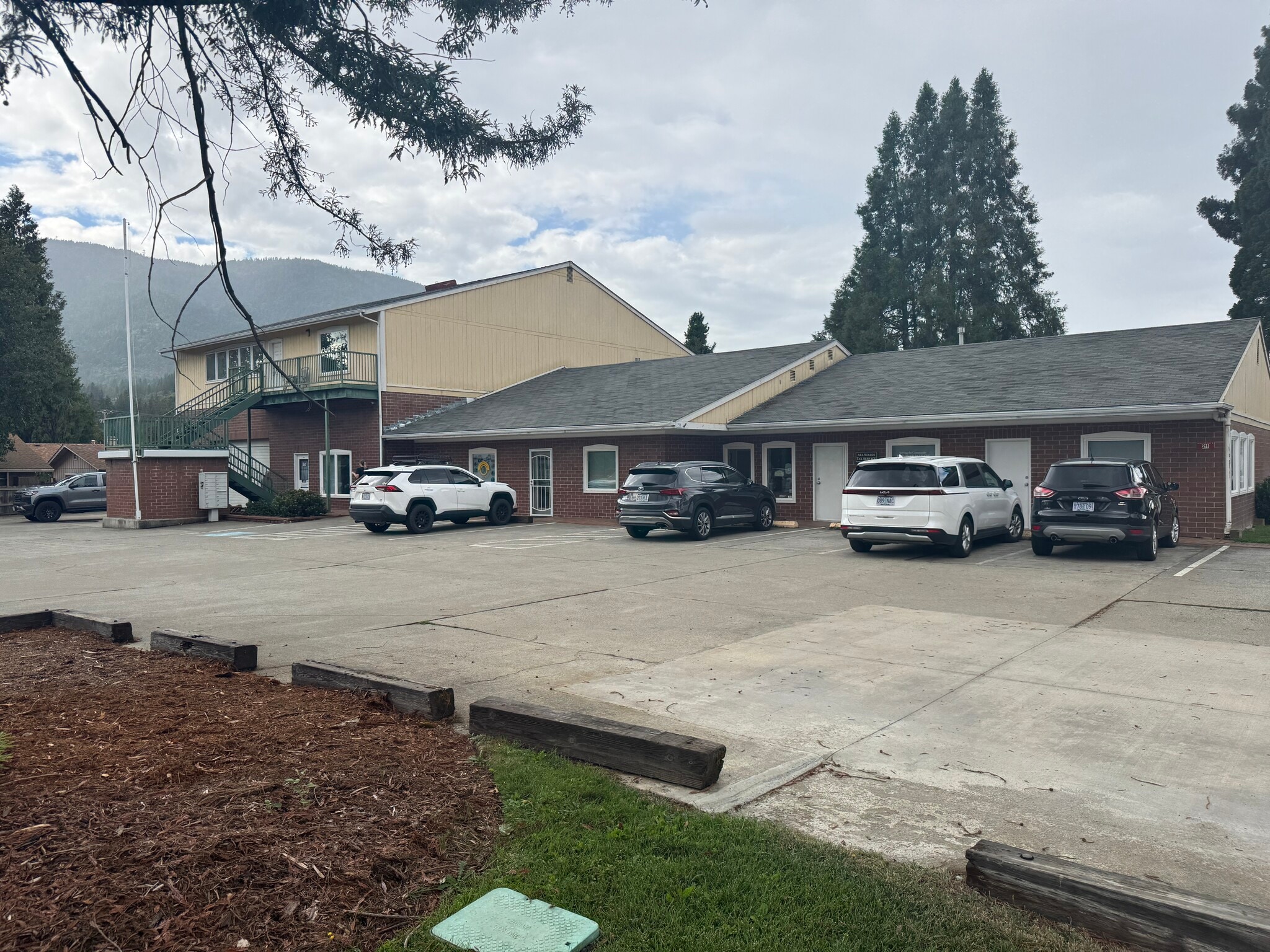 211 Pine St, Rogue River, OR for sale Primary Photo- Image 1 of 18