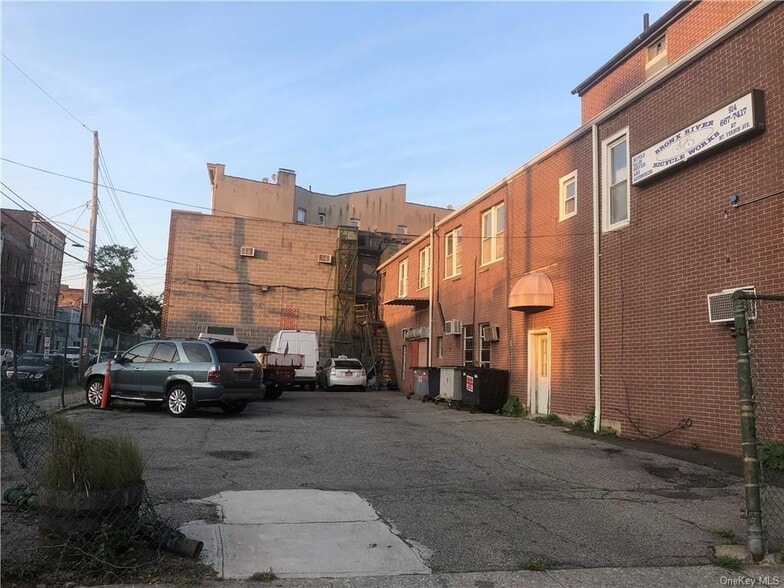 31 Mount Vernon Ave, Mount Vernon, NY for sale - Building Photo - Image 2 of 7