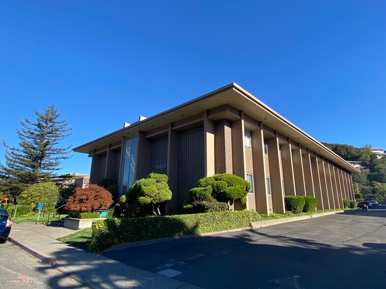 1300 S Eliseo Dr, Greenbrae, CA à louer - Photo du bâtiment - Image 2 de 3