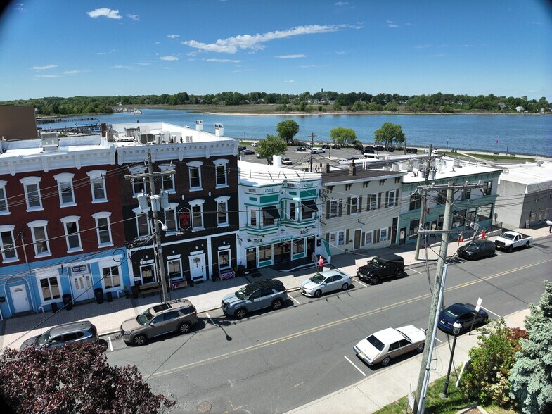 32 Broad St, Keyport, NJ à vendre - Communauté Matterport - Image 3 de 38