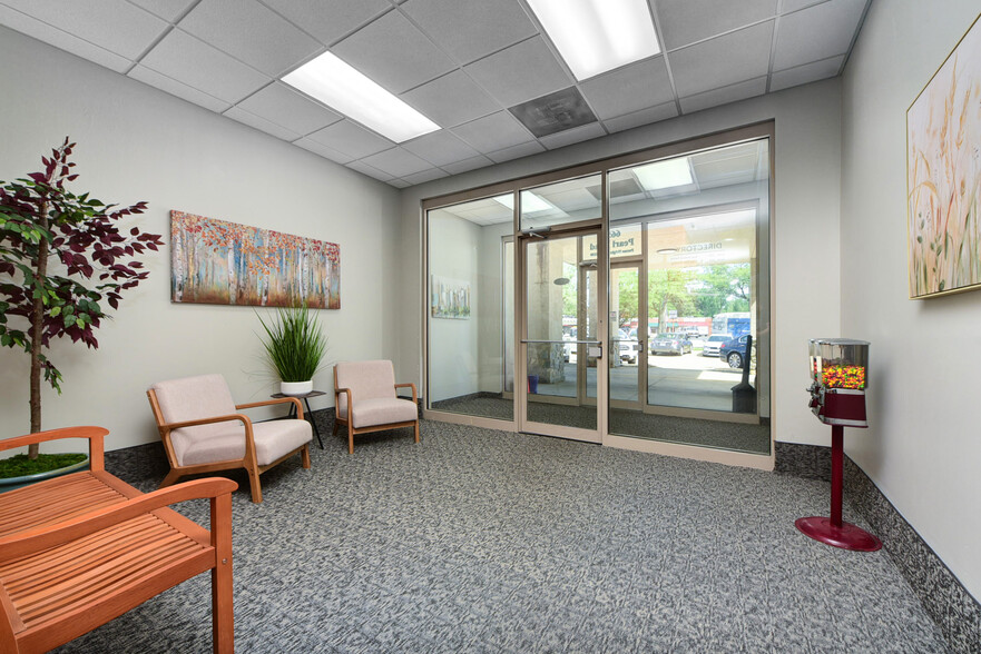 6659 Pearl Rd, Parma Heights, OH for lease - Lobby - Image 2 of 5