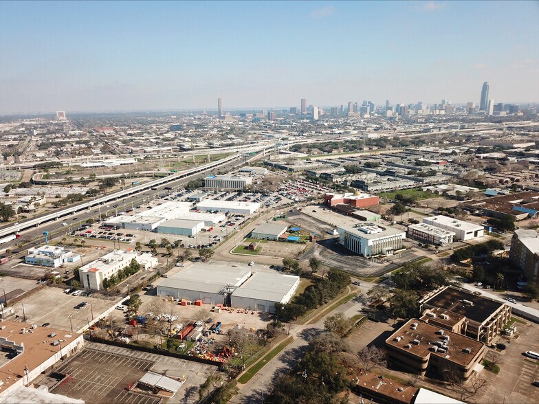 6080 Hooton St, Houston, TX à louer - Photo du bâtiment - Image 3 de 7