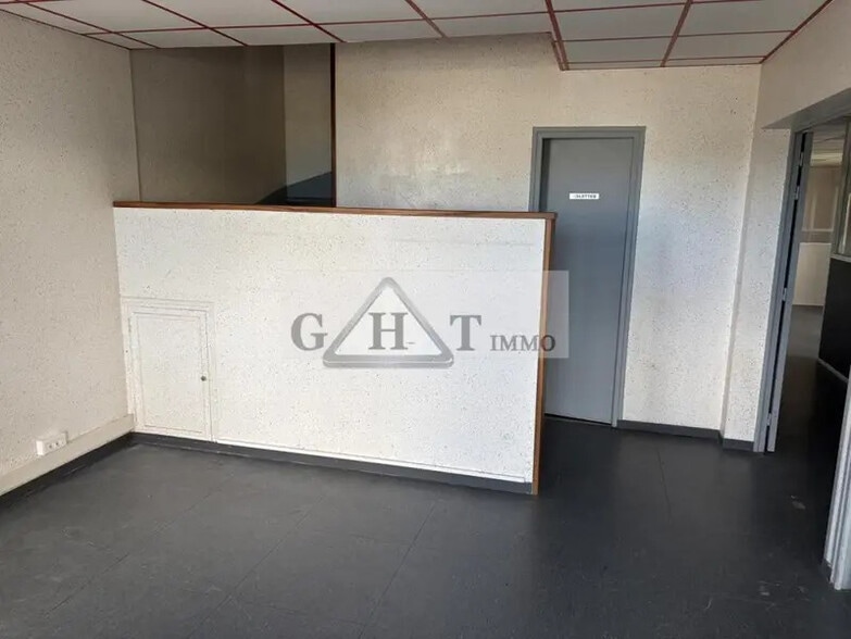 Office in BOISSY-L'AILLERIE for sale - Interior Photo - Image 2 of 18