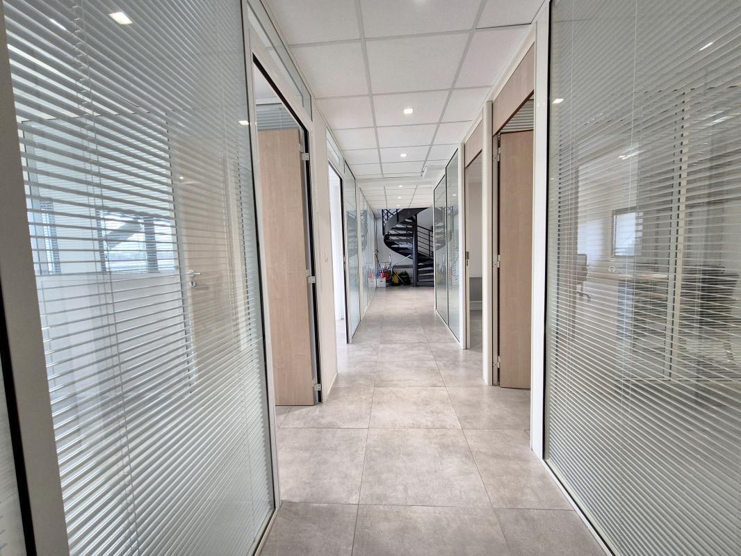 Office in Serris for lease Building Photo- Image 1 of 12