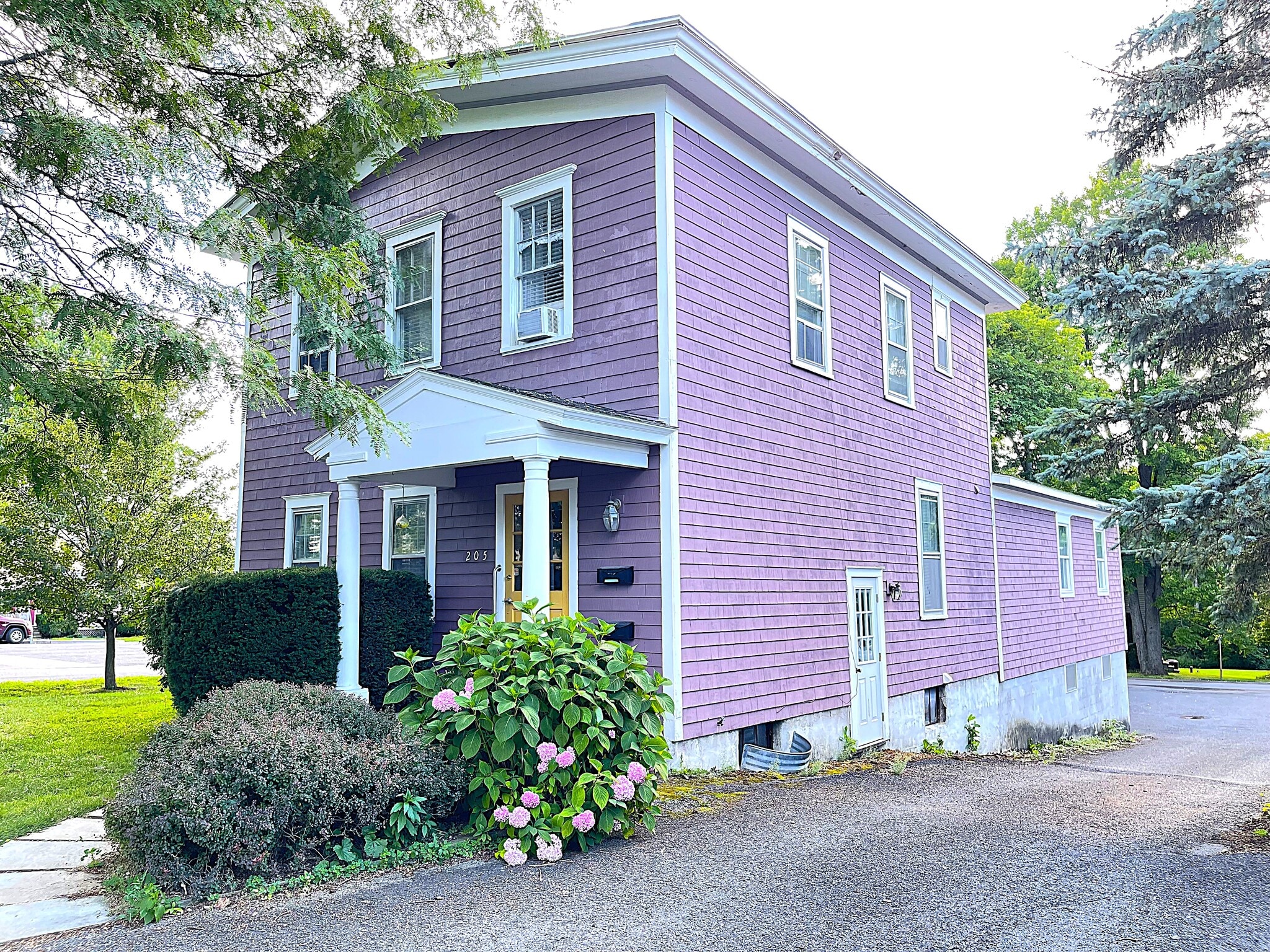 205 Brooklea Dr, Fayetteville, NY for sale Primary Photo- Image 1 of 46