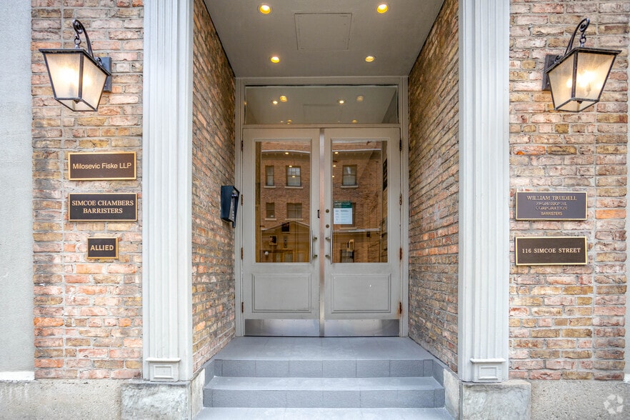 116 Simcoe St, Toronto, ON à louer - Photo du bâtiment - Image 3 de 5