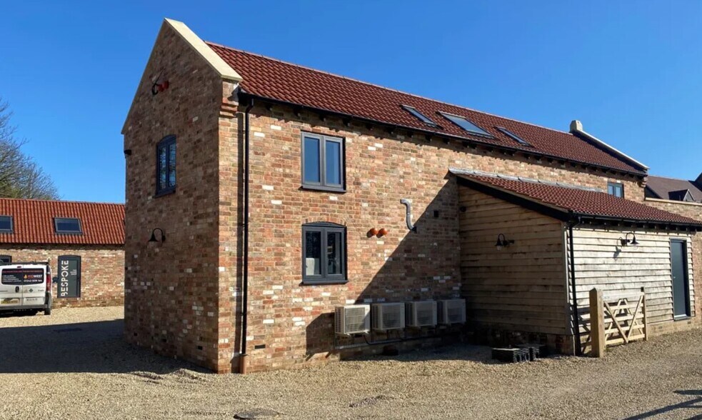 Arlingham Rd, Saul à louer - Photo du bâtiment - Image 2 de 3