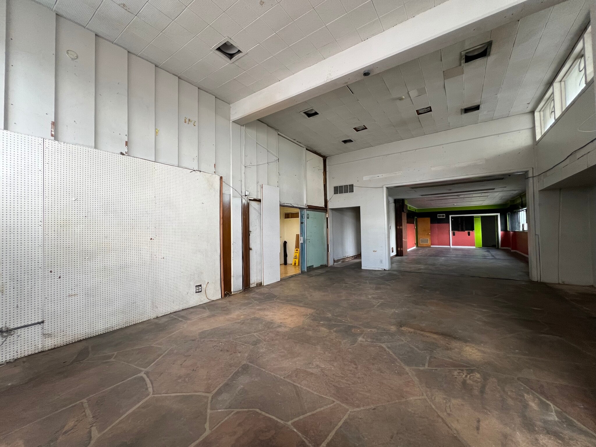 1900 Beverly Blvd, Los Angeles, CA for lease Interior Photo- Image 1 of 4