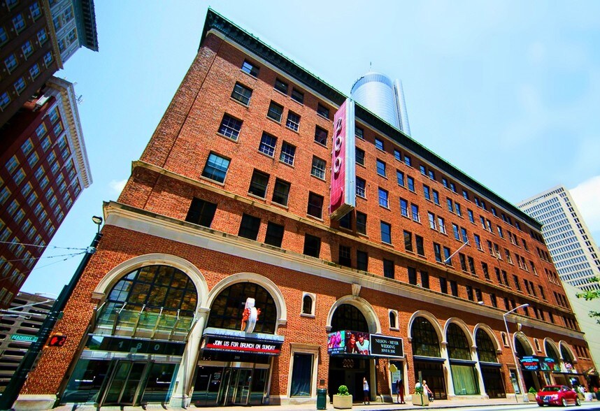 200 Peachtree St NW, Atlanta, GA à louer - Photo du bâtiment - Image 2 de 2