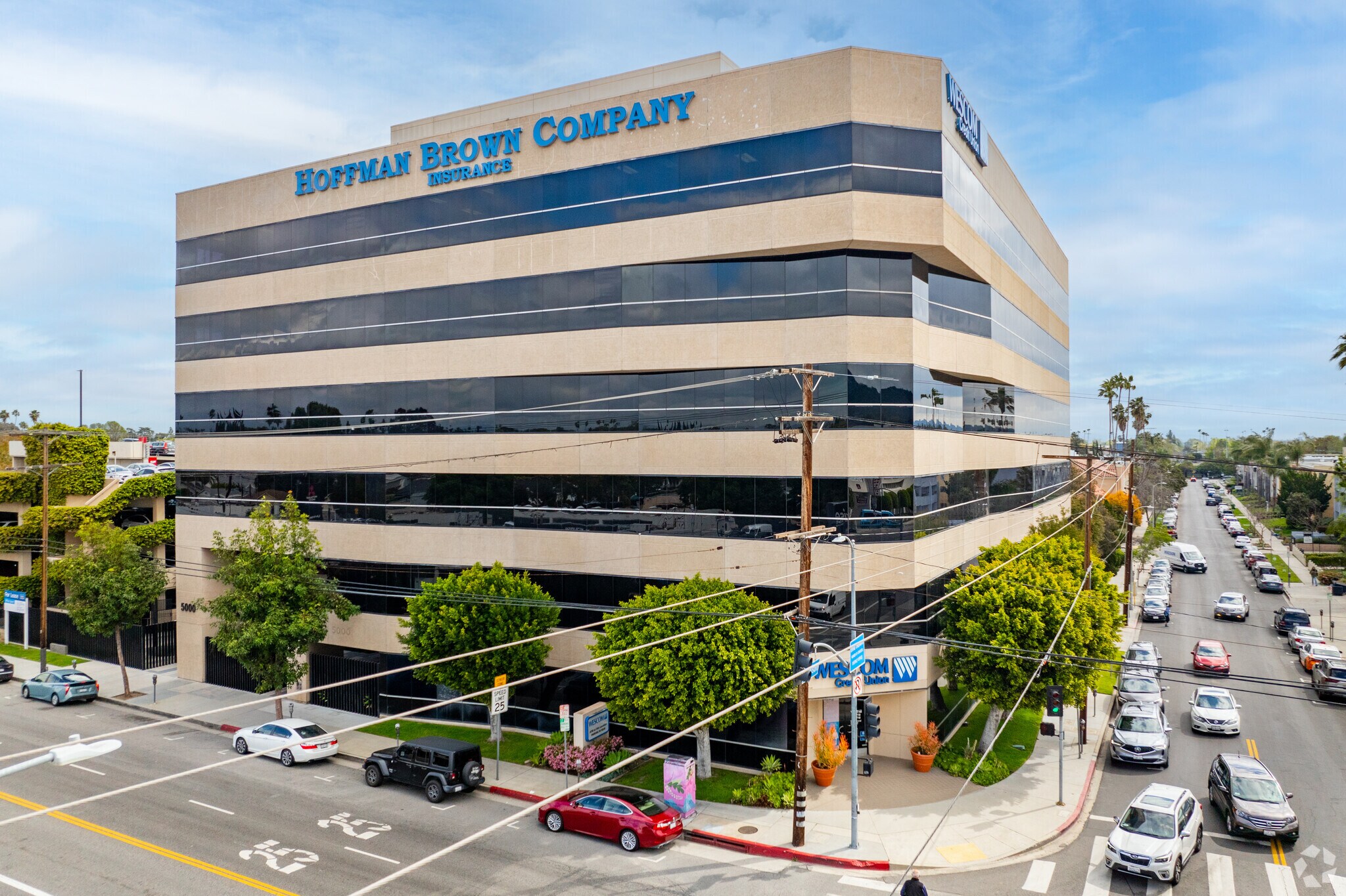 5000 Van Nuys Blvd, Sherman Oaks, CA à louer Photo du bâtiment- Image 1 de 7