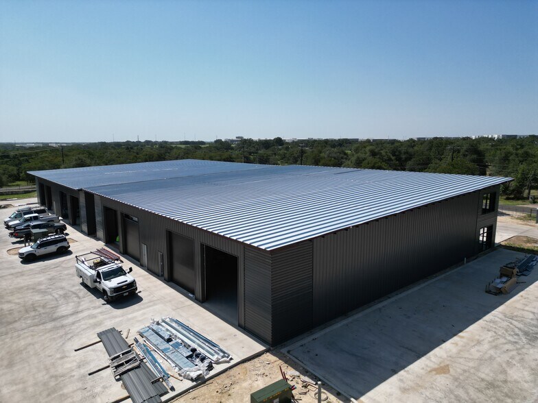 7000 Airport Rd, Georgetown, TX à vendre - Photo du bâtiment - Image 3 de 27