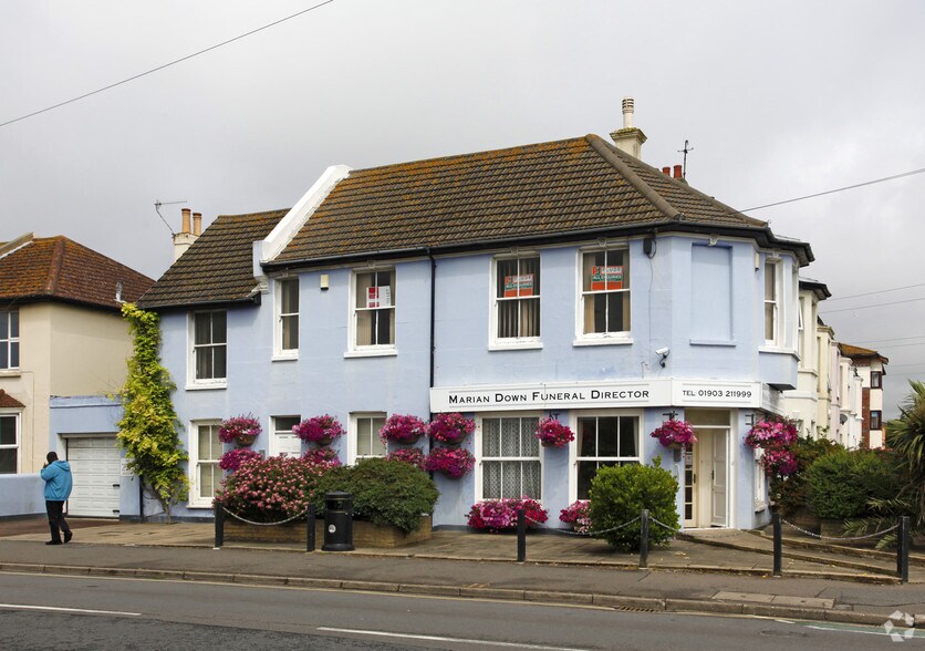 59-61 Lyndhurst Rd, Worthing à vendre - Photo principale - Image 1 de 2