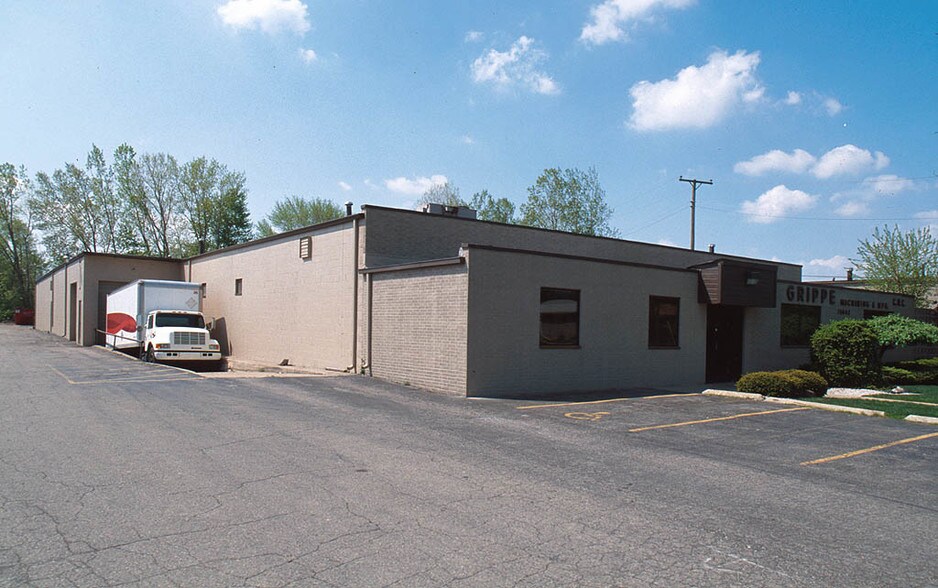 15642 Common Rd, Roseville, MI à vendre - Photo du bâtiment - Image 3 de 8