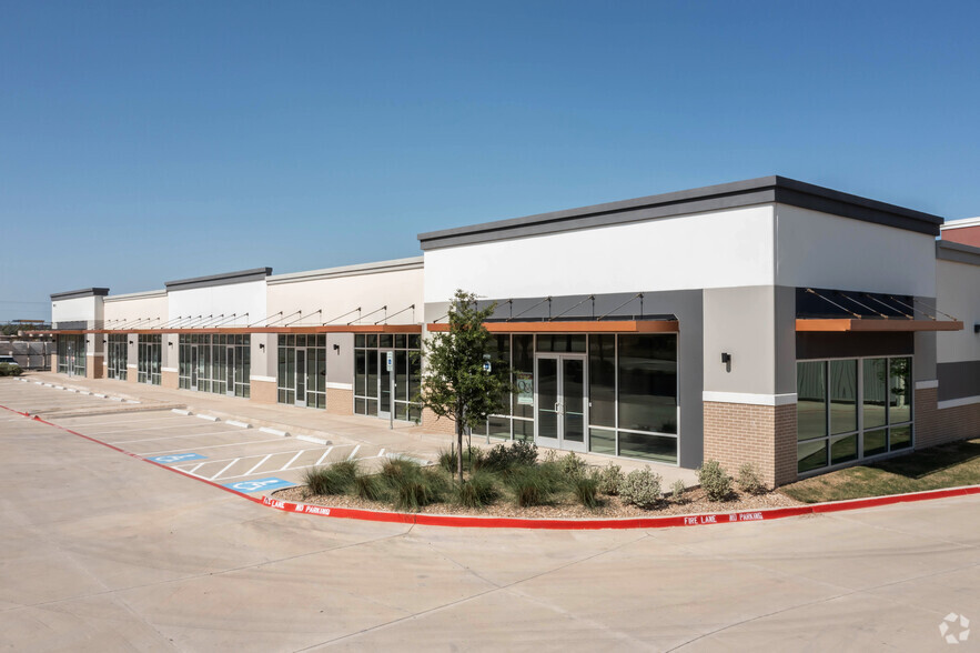 7020-7048 Granbury Rd, Fort Worth, TX for lease - Building Photo - Image 2 of 5