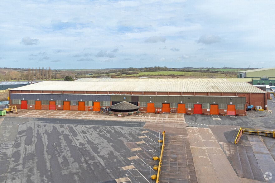 East Midland Distribution Hub portfolio of 3 properties for sale on LoopNet.ca - Primary Photo - Image 3 of 3