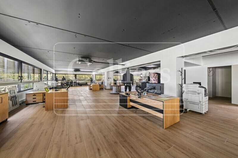 Office in Aubagne for lease - Interior Photo - Image 2 of 11