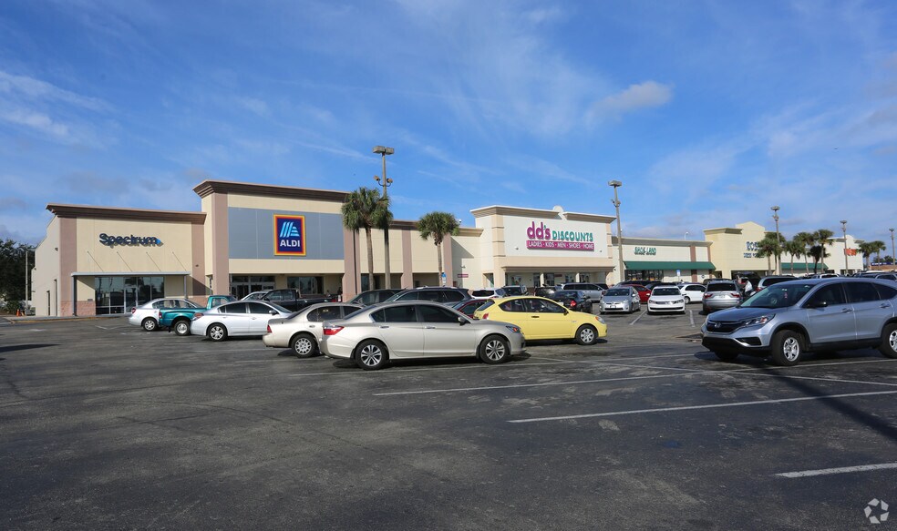 1880-1884 S Semoran Blvd, Orlando, FL for lease - Primary Photo - Image 2 of 16