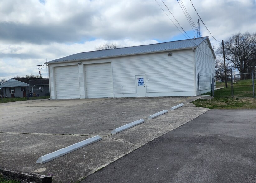 705 Ridgeway Ave, Shelbyville, TN à vendre - Photo du bâtiment - Image 2 de 14