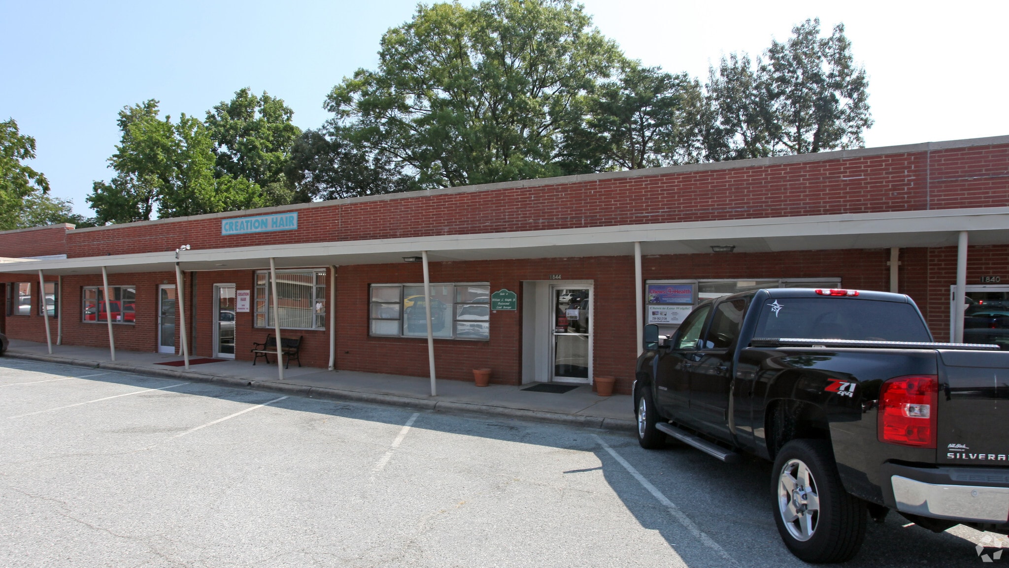 1844 Pembroke Rd, Greensboro, NC for lease Primary Photo- Image 1 of 3
