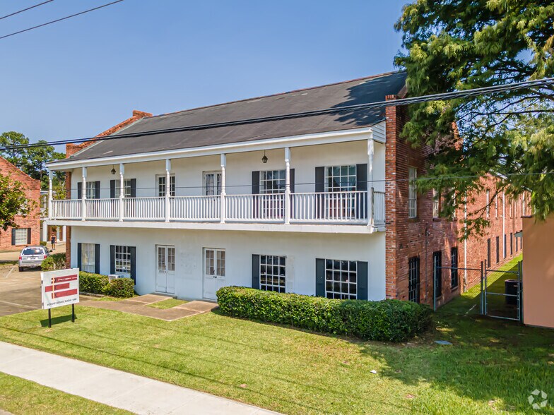 660 N Foster Blvd, Baton Rouge, LA à louer - Photo du bâtiment - Image 2 de 4